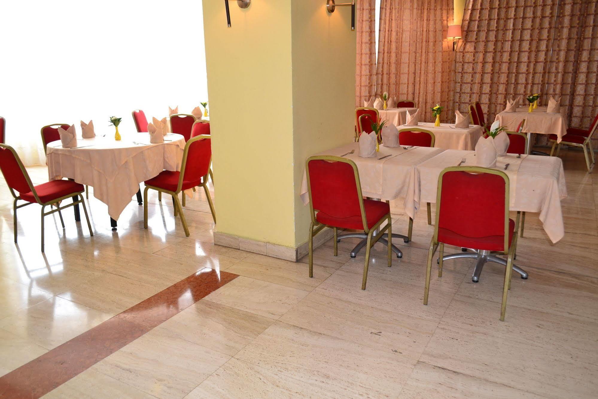 Djeuga Palace Yaounde Luaran gambar