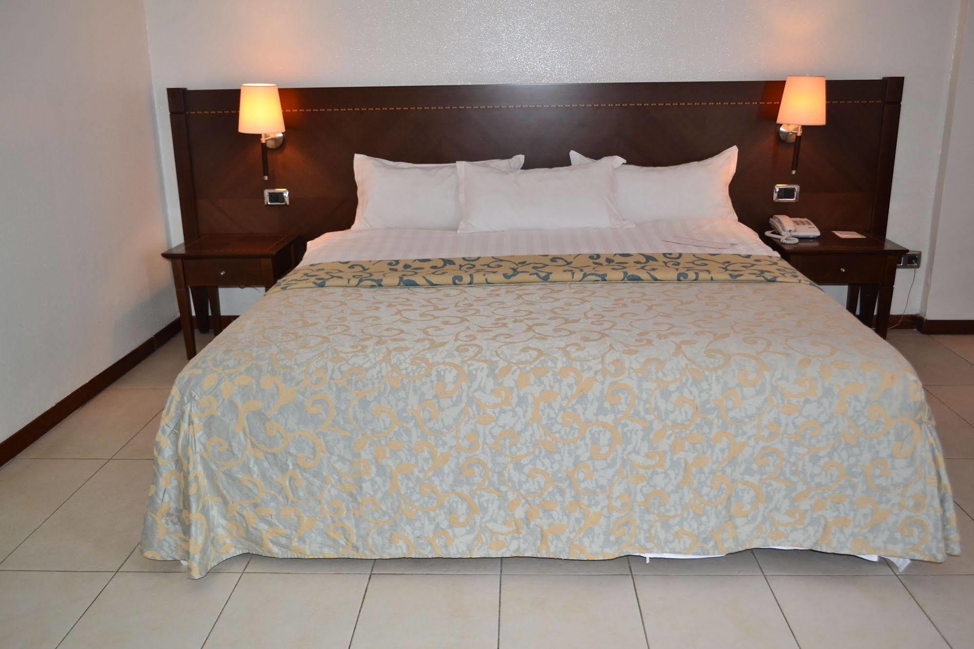 Djeuga Palace Yaounde Luaran gambar